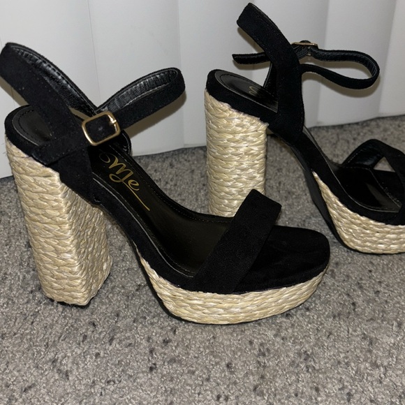 Platform Sandals - Picture 2 of 3